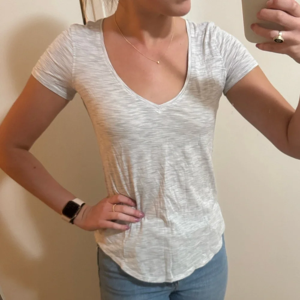 lululemon athletica Heathered Gray Short Sleeve Tee - Picture 1 of 4
